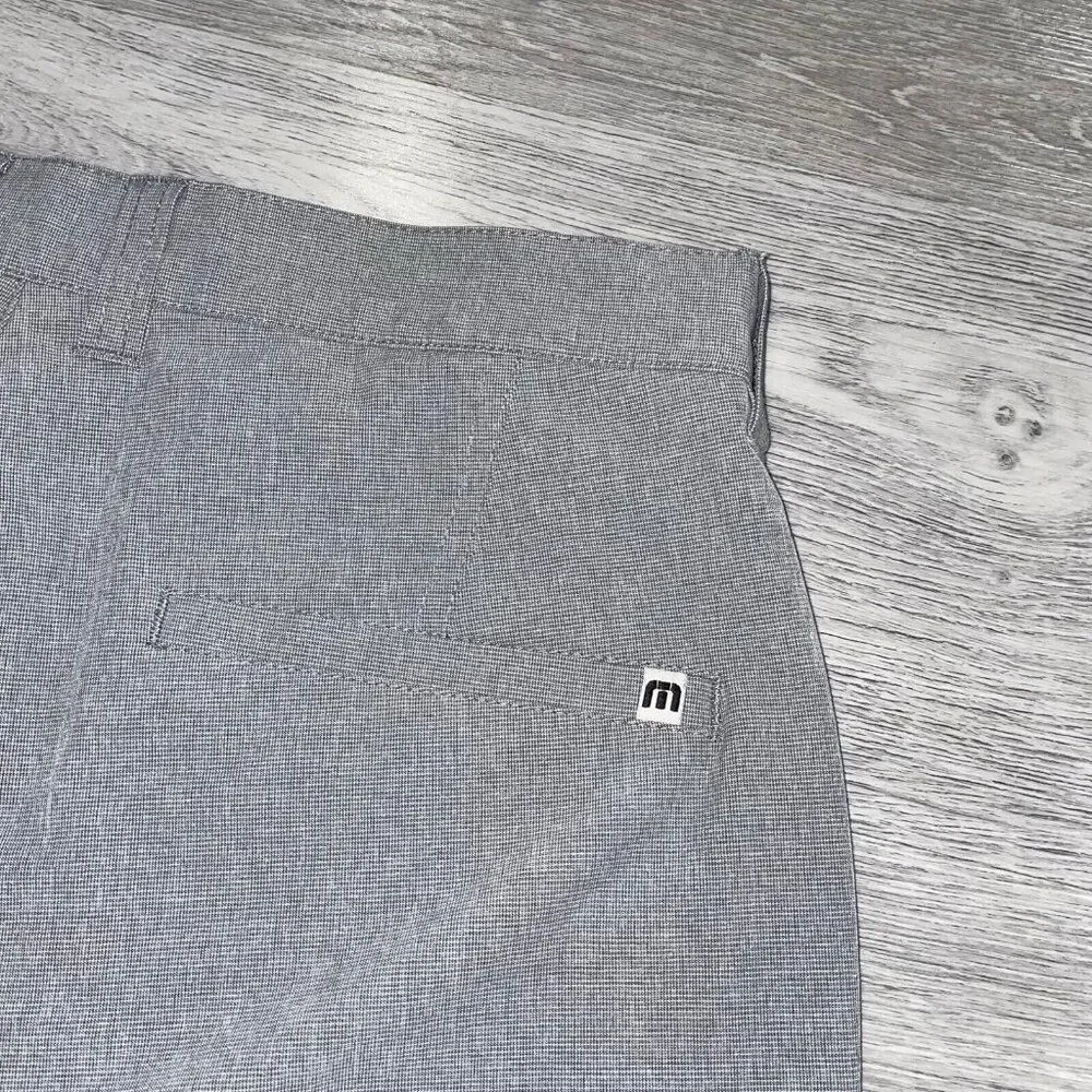 Travis Mathew Shorts Men’s 30 Beck Chino Flat Front Performance Golf Stretch